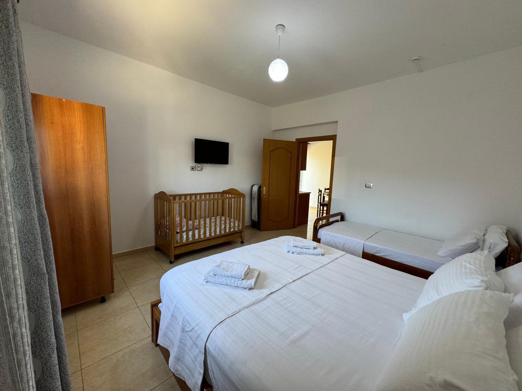 Aleksander Apartments Ksamil Exteriör bild
