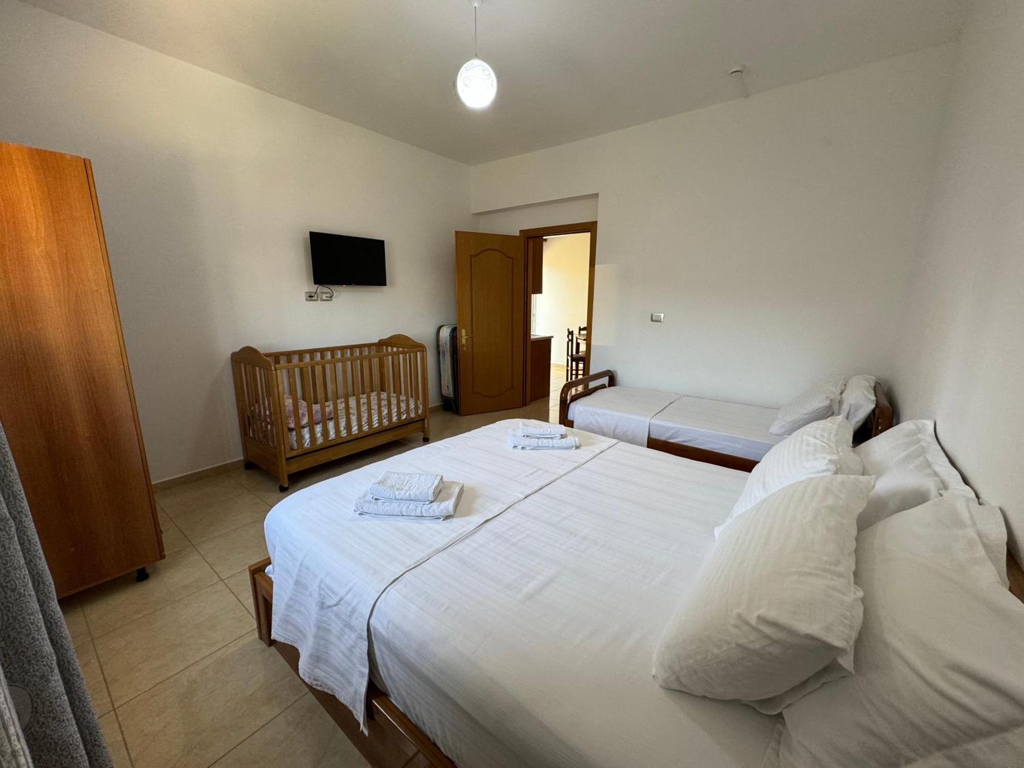 Aleksander Apartments Ksamil Exteriör bild