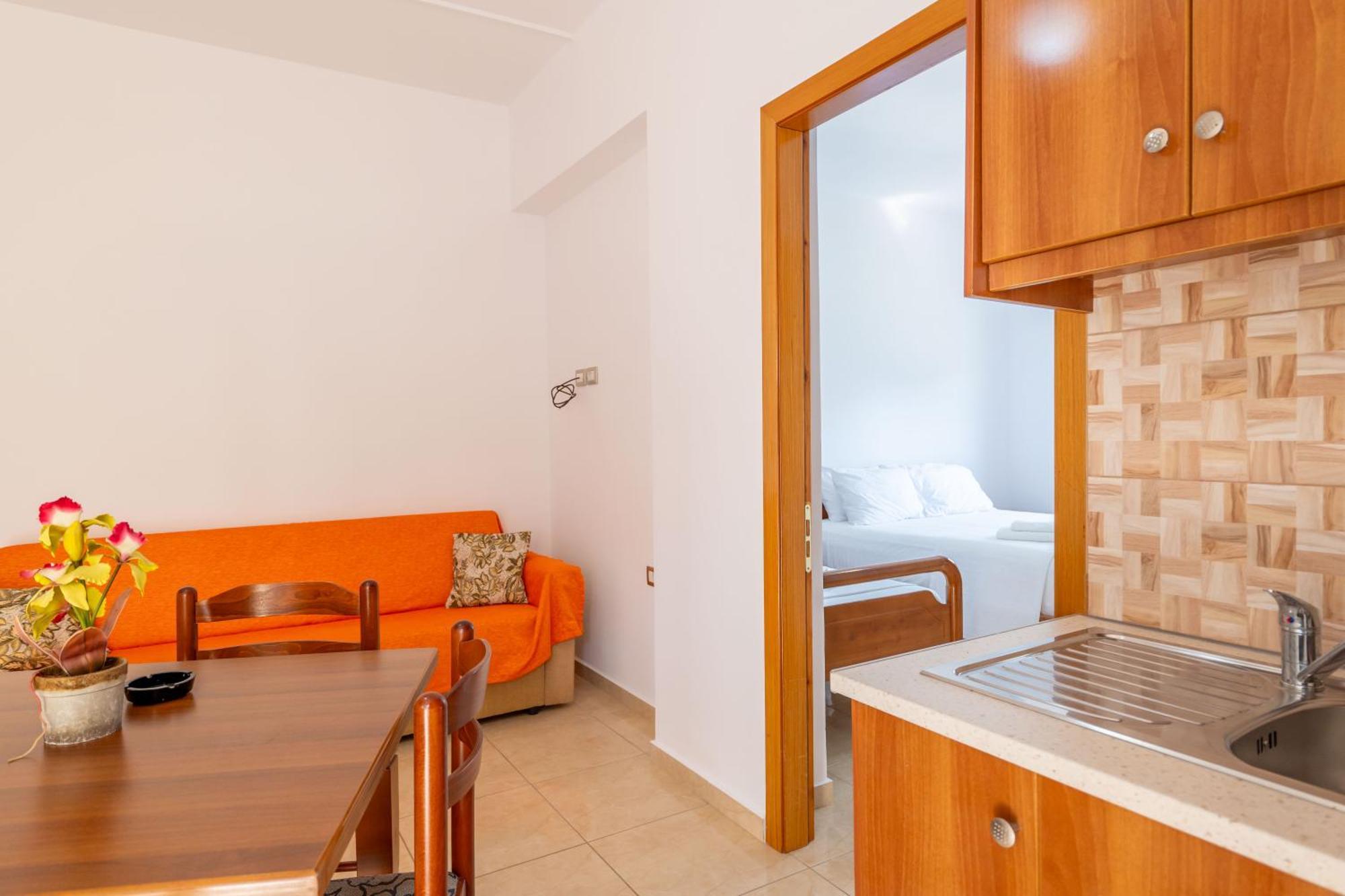 Aleksander Apartments Ksamil Exteriör bild