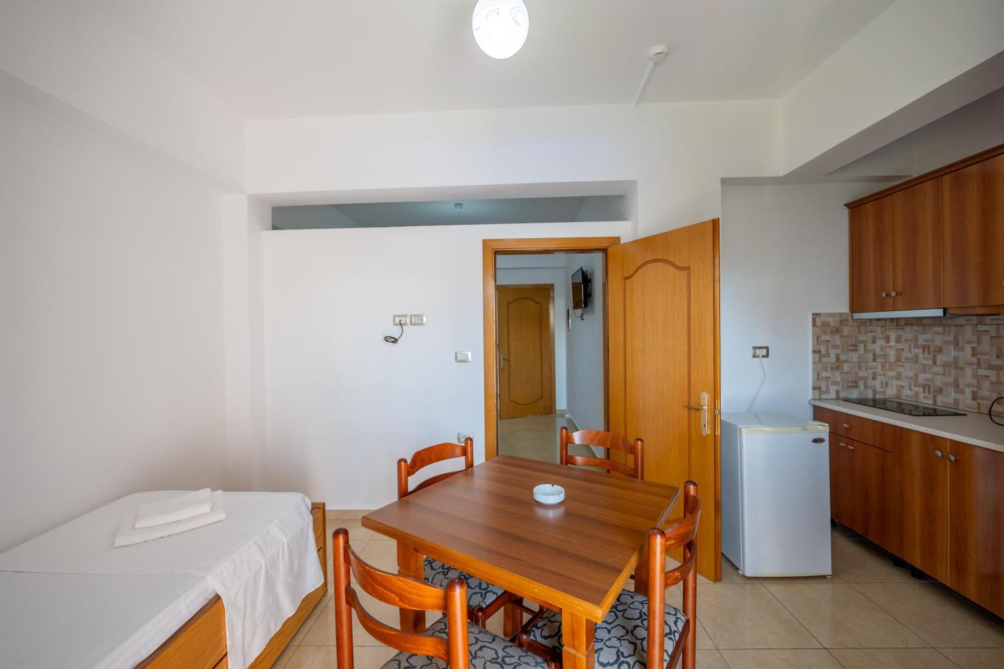 Aleksander Apartments Ksamil Exteriör bild