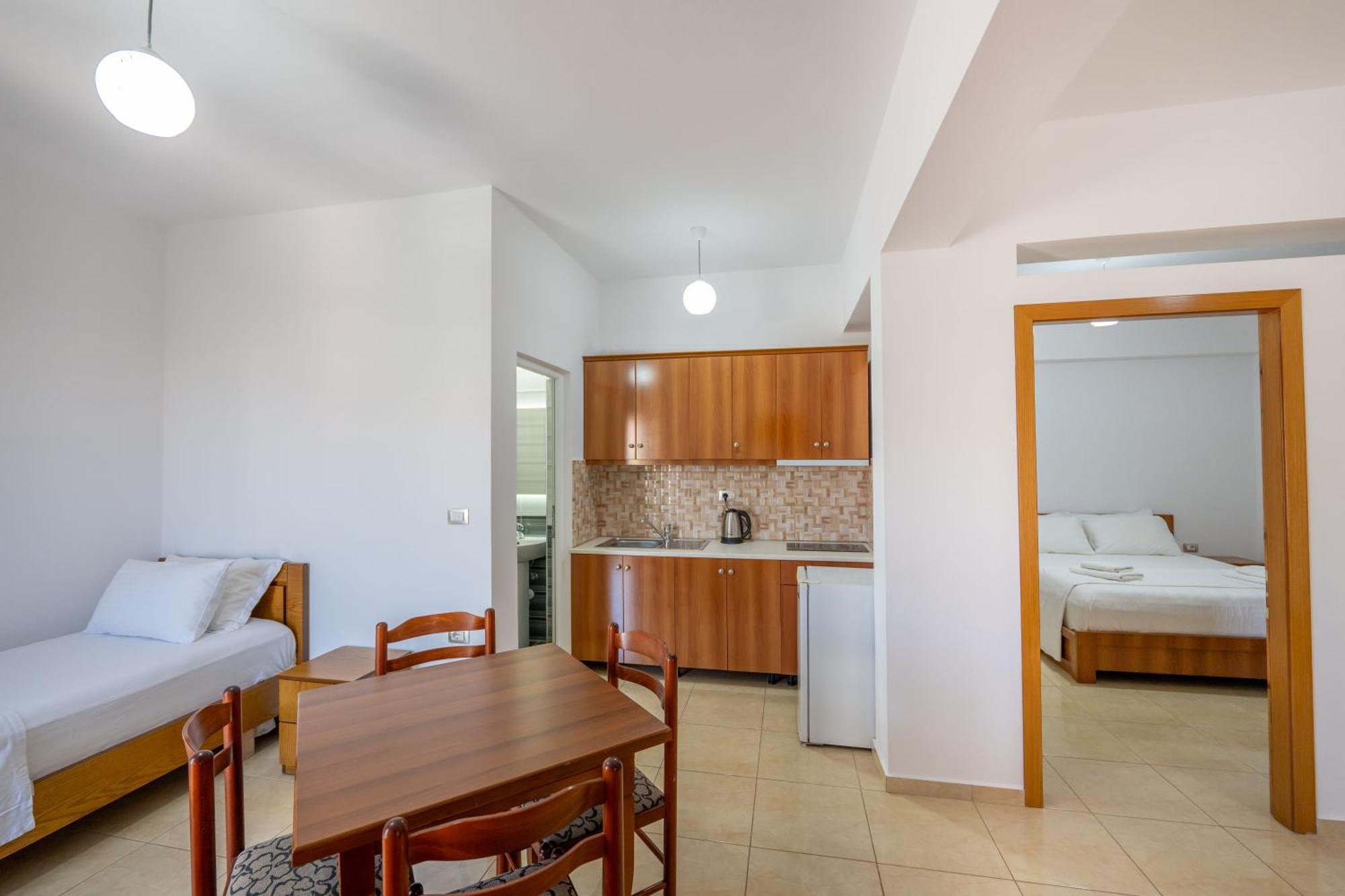 Aleksander Apartments Ksamil Exteriör bild