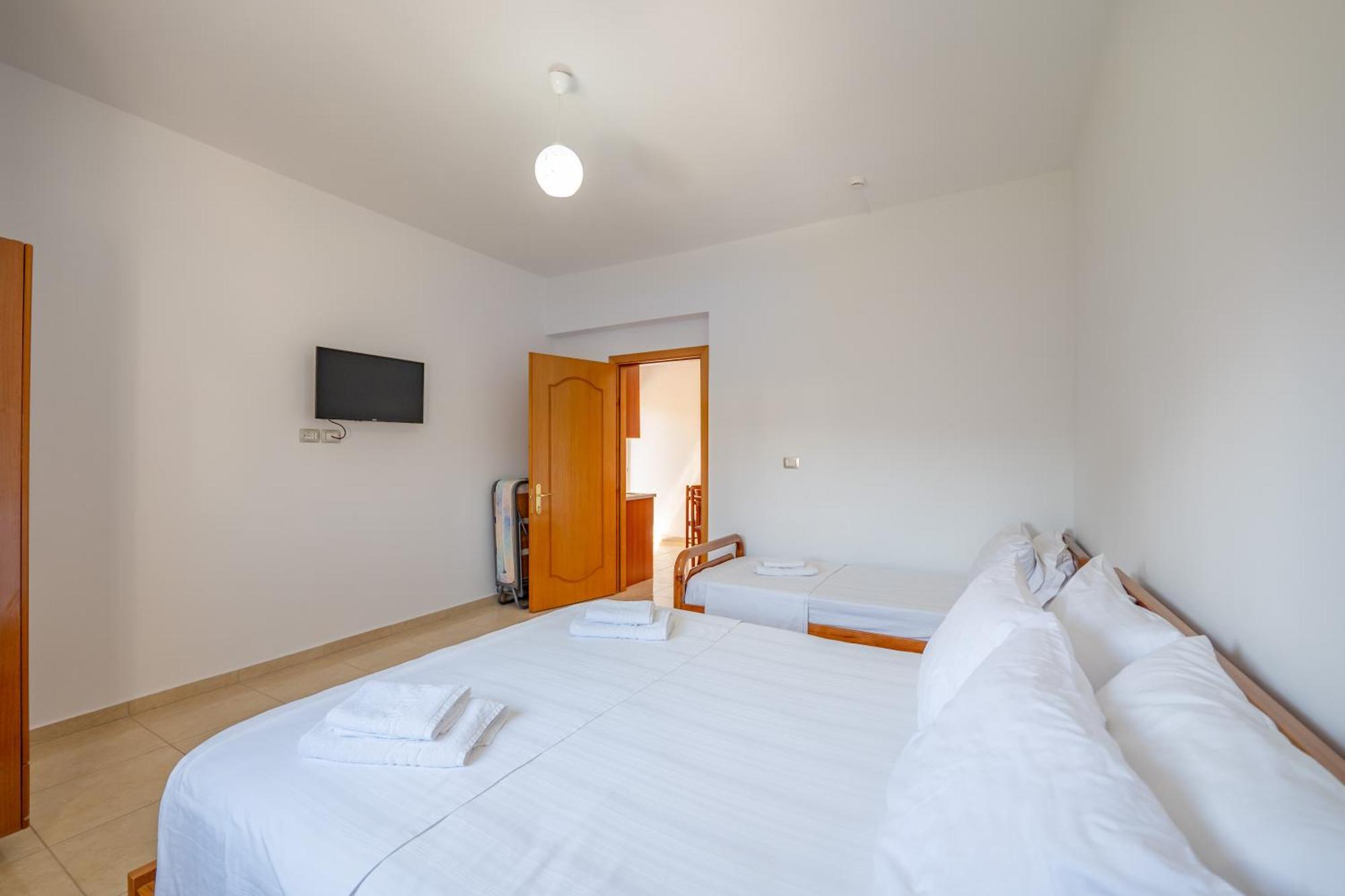 Aleksander Apartments Ksamil Exteriör bild