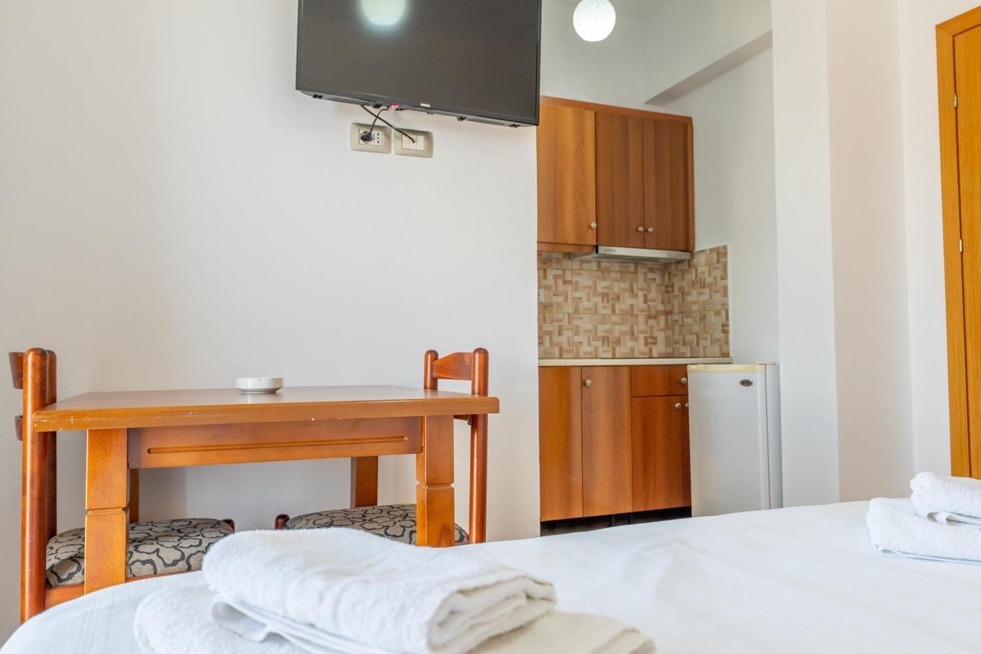Aleksander Apartments Ksamil Exteriör bild