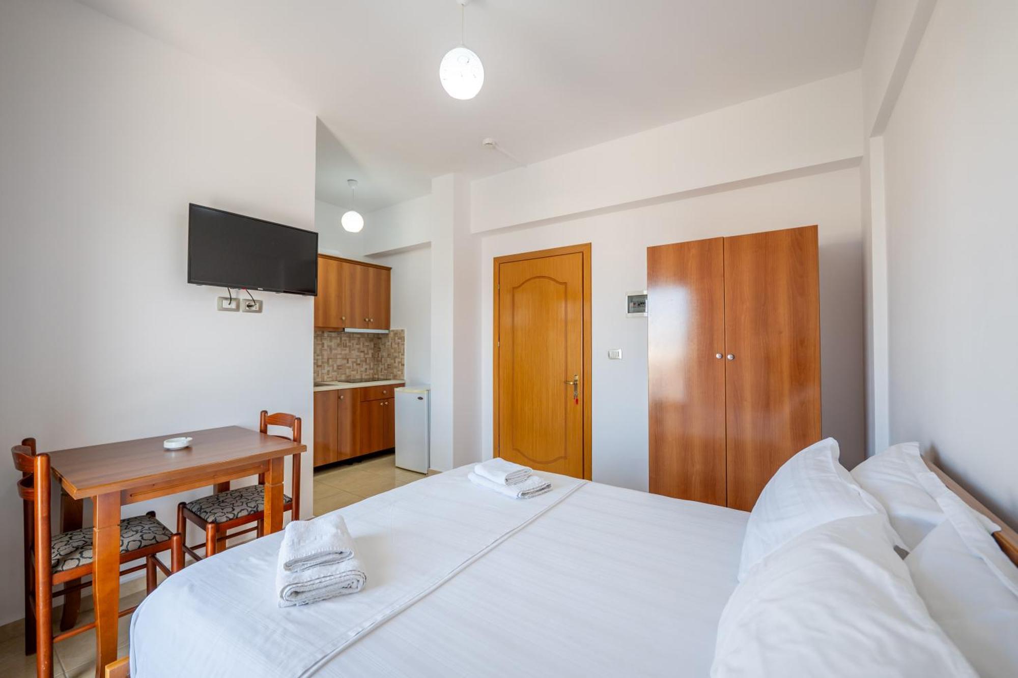 Aleksander Apartments Ksamil Exteriör bild