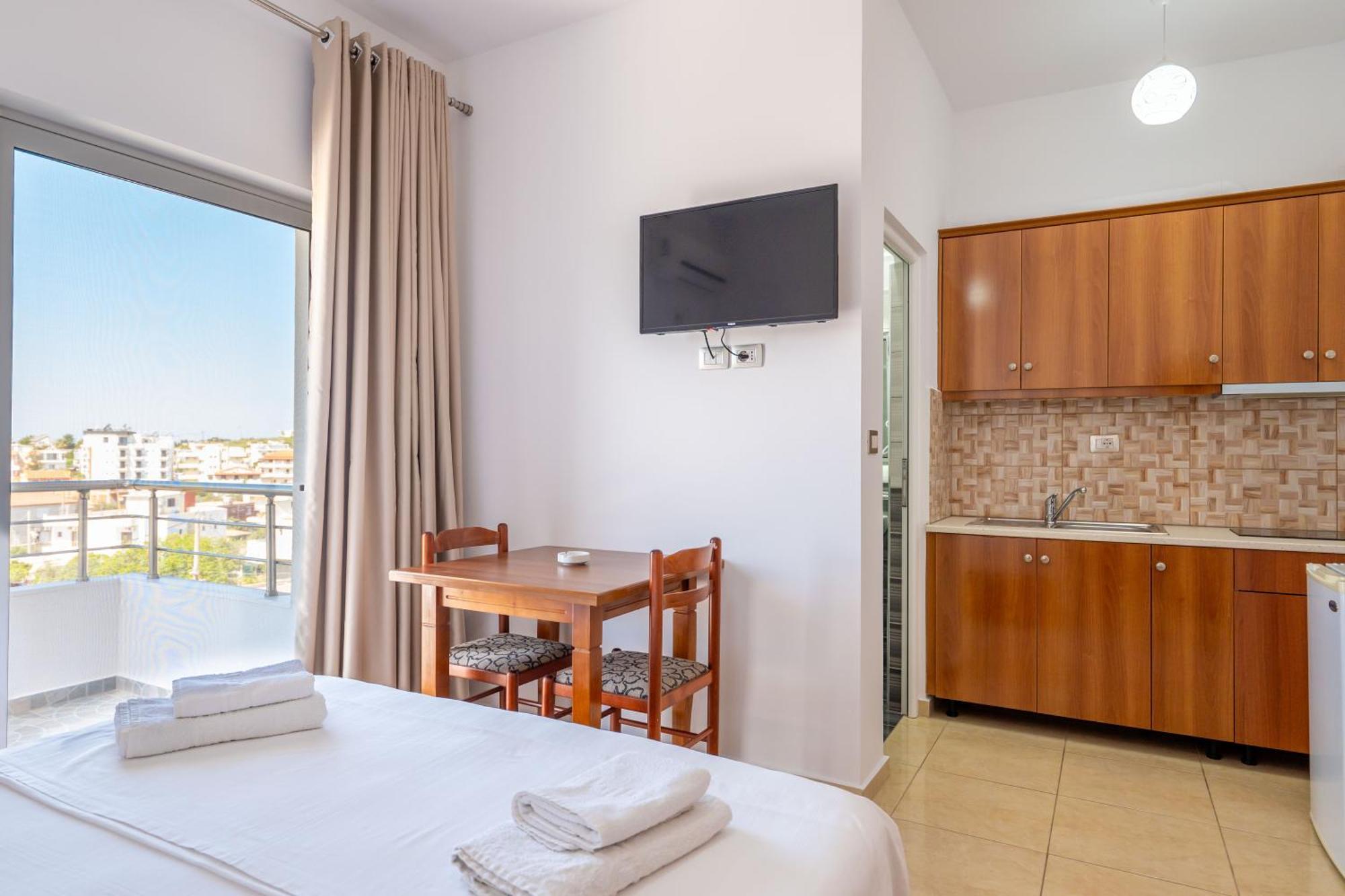 Aleksander Apartments Ksamil Exteriör bild