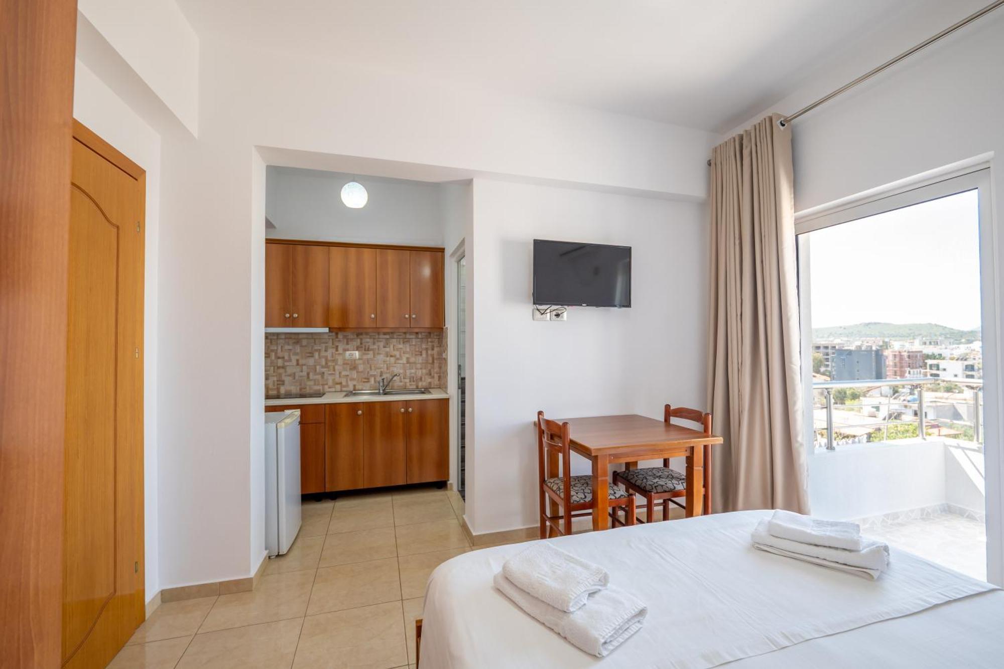 Aleksander Apartments Ksamil Exteriör bild