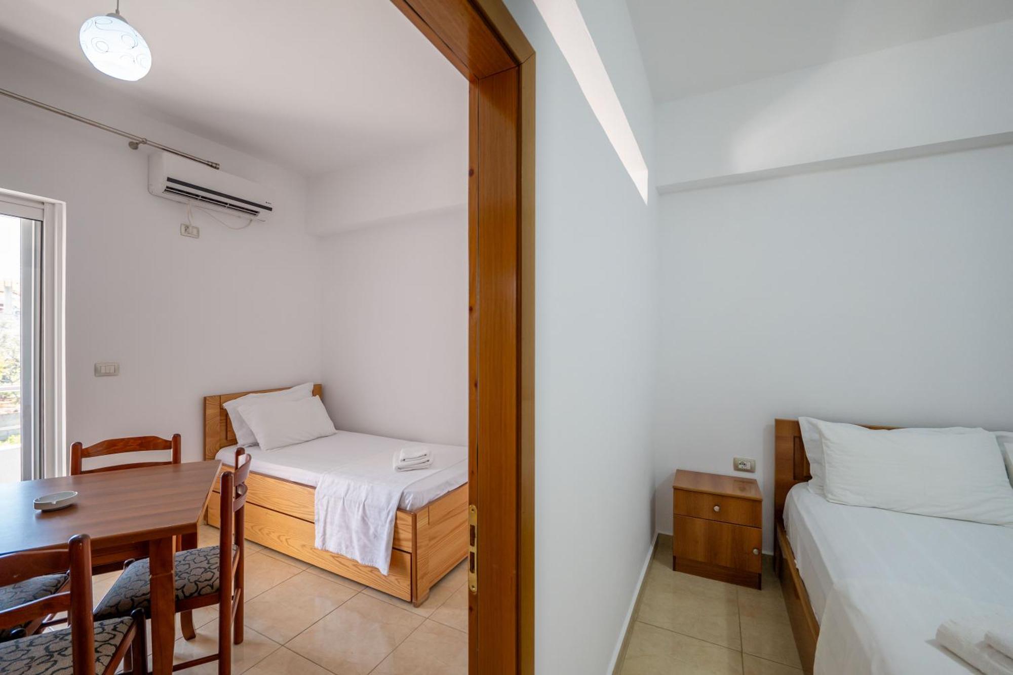 Aleksander Apartments Ksamil Exteriör bild